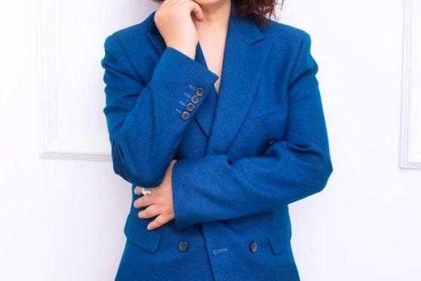 杨柳木命女：温柔如柳，挺立如松的人生与命运
