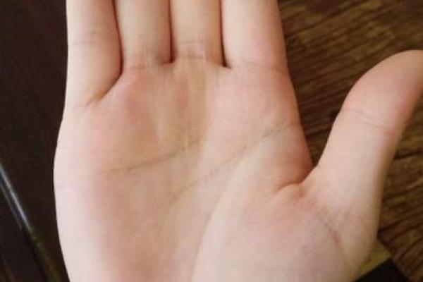 探索三角形手纹之谜：他们的命运与特征